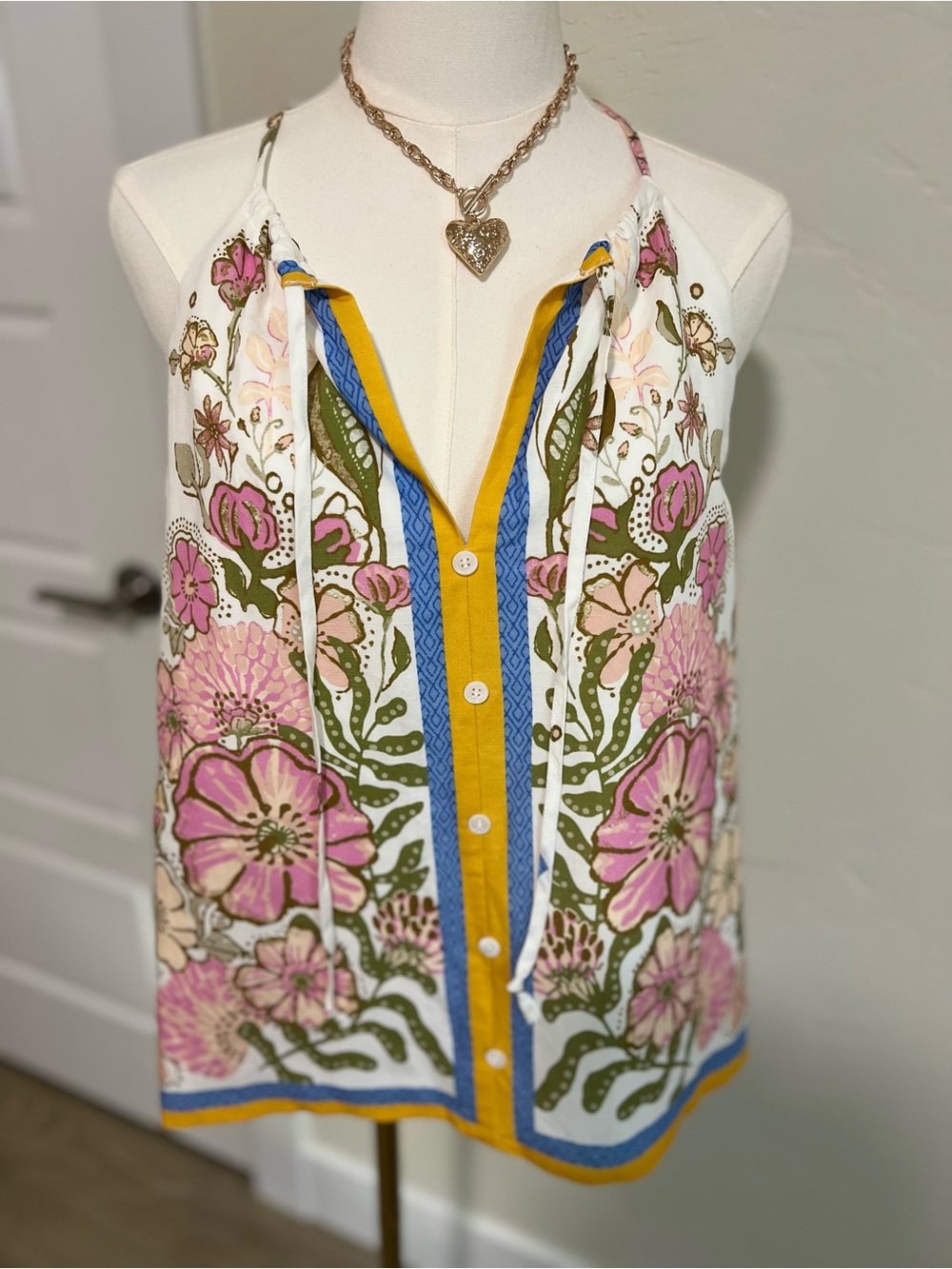 Skies are Blue Floral Button-Front Halter Tank Top in Pink and White NWT~M 🌷